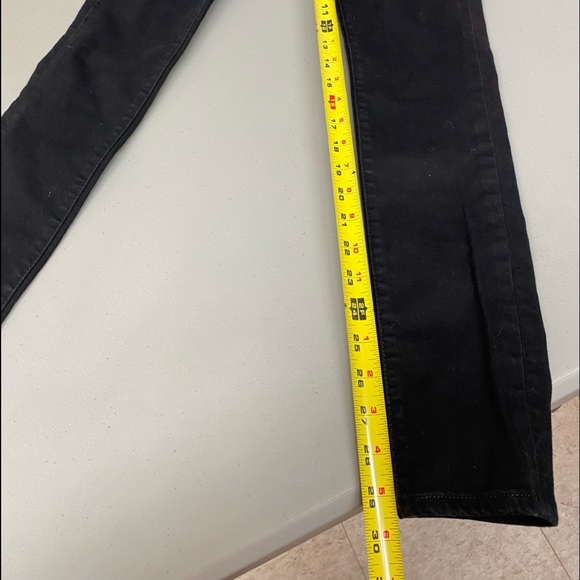 Ladies 311 black Levi’s. - Picture 6 of 7